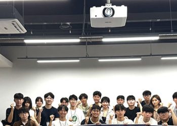 KAIST와 서울대 제1회 로봇 해커톤 참가자