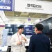 AI EXPO KOREA 2025 한국딥러닝 부스에서 문서 AI를 설명하는 현장
