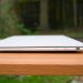 레노버 Yoga Slim 7i Ultra Aura Edition의 얇은 본체와 USB-C 단자