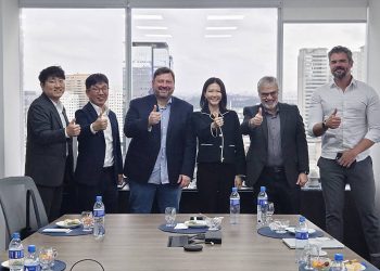 브라질 스칼라 데이터 센터즈 경영진과 만난 팀네이버 경영진