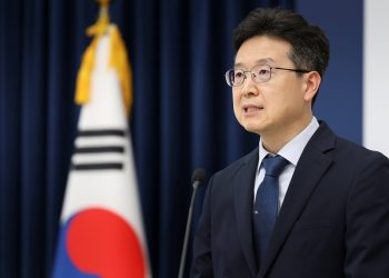 온AI 모바일 서비스 브리핑에서 설명하는 행정안전부 관계자