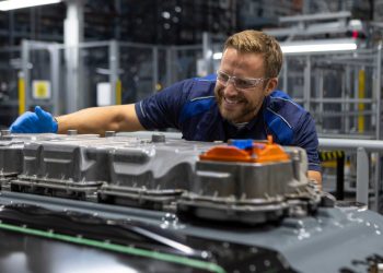 BMW 그룹 우드러프 공장의 고전압 배터리 조립 설비