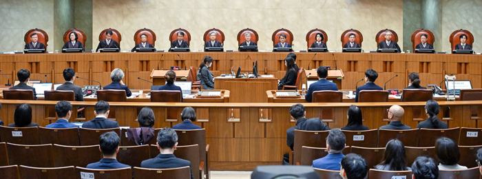 대한민국 대법원 법정 내부에서 진행 중인 재판