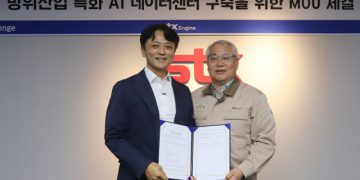 정무경 디노티시아 대표와 이상수 STX엔진 대표의 방산 AI 데이터센터 업무협약 체결 현장