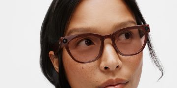 삼성 인텔리전트 아이웨어를 착용한 사용자