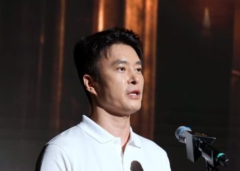 제우스 오만의 신 쇼케이스에서 비전을 발표하는 김대훤 대표