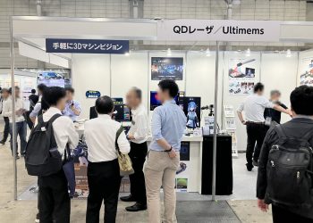 CEATEC 2026의 QD레이저·울티멤스 관련 전시 부스에 모인 관람객들