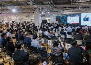 9월 17일 도쿄 이노베이션 베이스에서 열린 Bio AI Summit 2026에 참가자들이 모여 있다