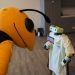 조지아공대 마스코트 버즈와 Fauna Robotics의 소형 휴머노이드 Sprout가 Lab126에서 마주한 모습