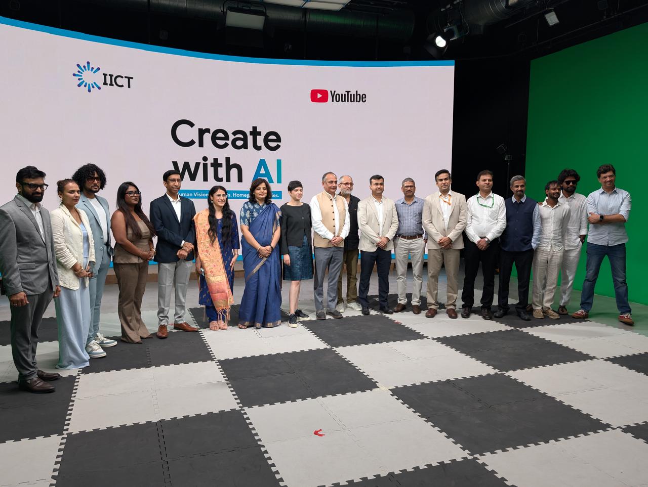 Create with AI 행사 참석자들이 IICT·유튜브 표기가 있는 배경 앞에서 단체 기념촬영하는 모습. 인도 언론정보국(PIB) 2026「Four AI-enabled films unveiled under IICT-YouTube collaborative Create with AI programme」보도 사진. PIB 저작권 정책에 따라 출처를 명시해 이용하며 정확한 내용과 맥락을 유지해야 한다. 이용 조건: https://www.pib.gov.in/content/132_2_Copyright-Policy.aspx