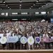 하이산고등학교에서 열린 2026년 꿈의 N제곱 교사 연수 참가자들이 기념촬영을 하고 있다. 新北市政府教育局 2026「夢N首度串起學前到高中 新北1,110名教師共學AI與數位教學」보도 사진. 정부자료개방허가조항 제1판에 따라 공개된 자료이며 해당 조건을 준수하여 이용할 수 있다. 허가 조항: https://data.gov.tw/license