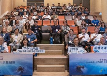 10월 3일 대만 해양위원회의 수면·수중 이동체 제작·시연 경연 준비 캠프 참가자들. 海洋委員會 2026「2026年水面及水下載具實作示範競賽啟動營隊」보도 사진. 정부자료개방허가조항 제1판에 따라 공개된 자료이며 해당 조건을 준수하여 이용할 수 있다. 허가 조항: https://data.gov.tw/license