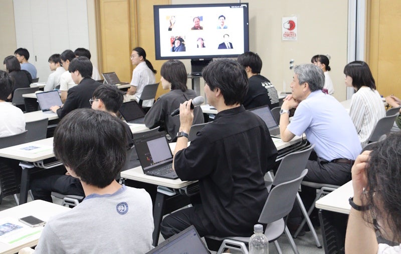 시모조 신스케 교수의 특별강연에서 참가자들이 질의응답에 참여하는 모습. 오카야마대 쓰시마 캠퍼스 창립 50주년 기념관에서 열렸다