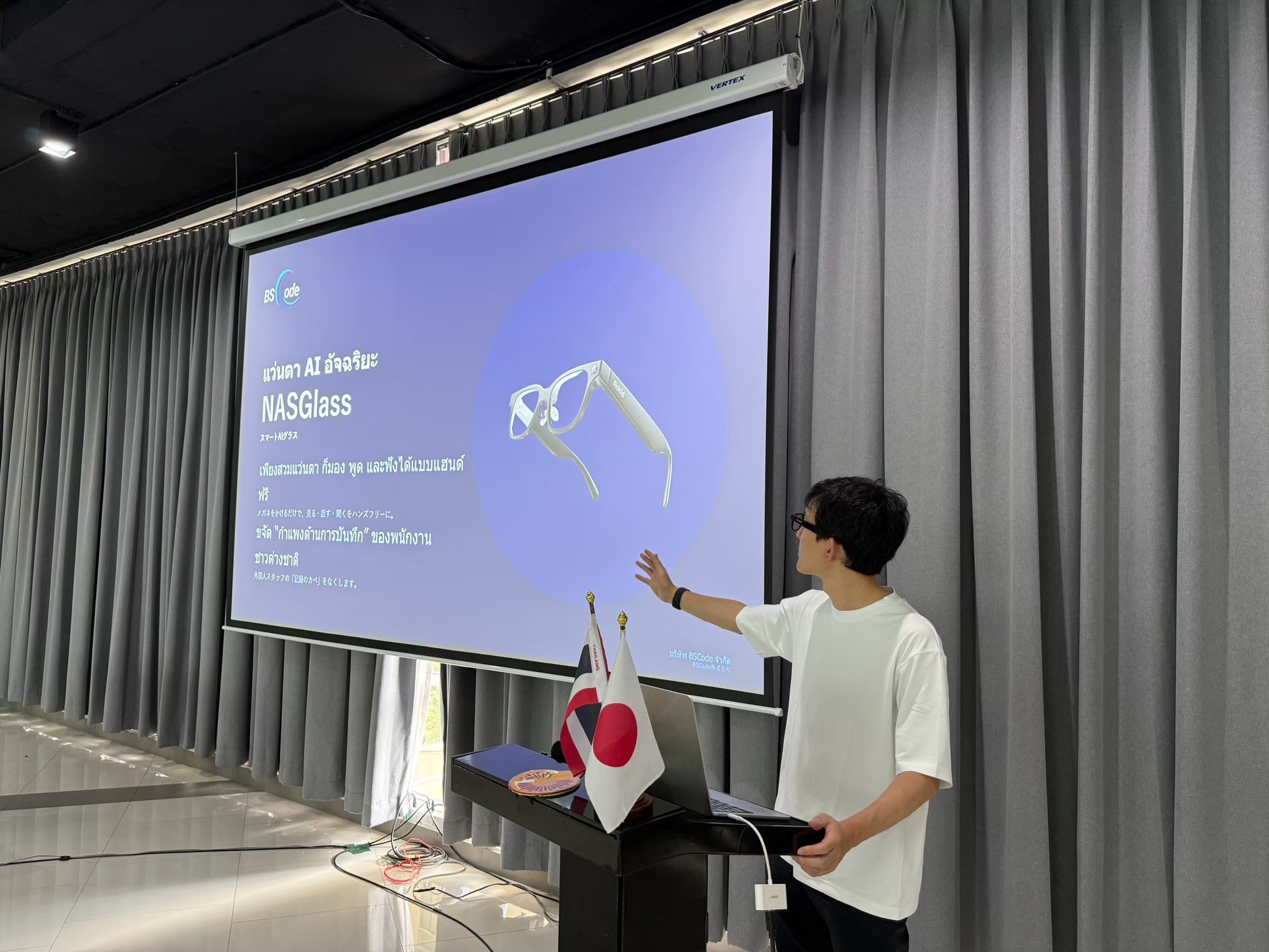 8월 28일~9월 2일 실증기간 중 태국 랑싯대학에서 NASGlass 관련 강의를 진행하고 있다