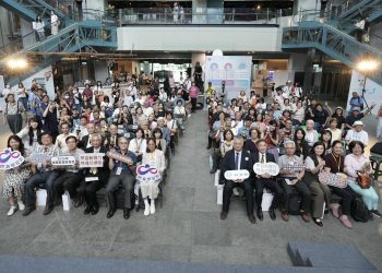 제4회 평생학습축제와 2026 미디어 리터러시 교육주간 개막식 참가자들